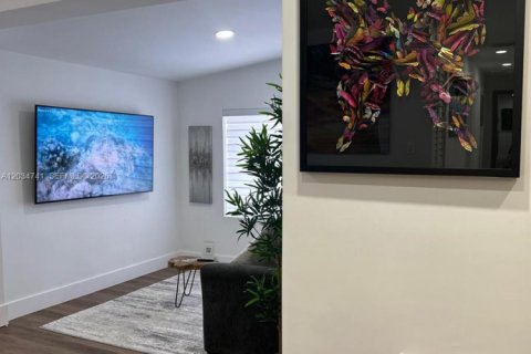 Villa ou maison à vendre à Miami, Floride: 7 chambres, 190.64 m2 № 2083608 - photo 13