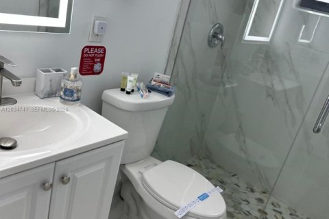 Villa ou maison à vendre à Miami, Floride: 7 chambres, 190.64 m2 № 2083608 - photo 27