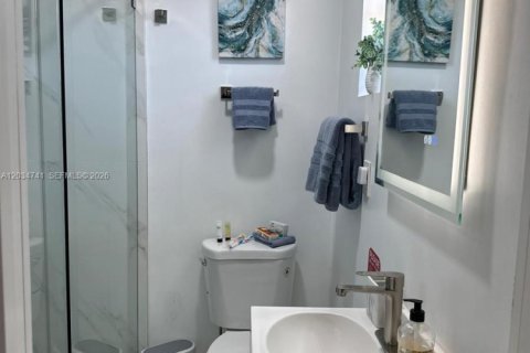 Villa ou maison à vendre à Miami, Floride: 7 chambres, 190.64 m2 № 2083608 - photo 17