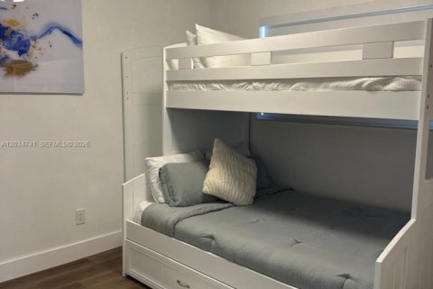 Villa ou maison à vendre à Miami, Floride: 7 chambres, 190.64 m2 № 2083608 - photo 23
