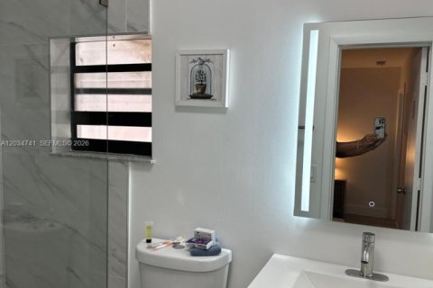 Villa ou maison à vendre à Miami, Floride: 7 chambres, 190.64 m2 № 2083608 - photo 22