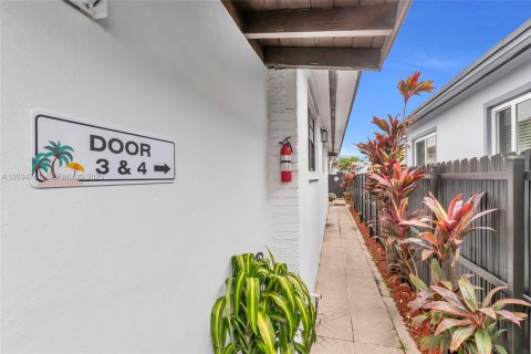 Villa ou maison à vendre à Miami, Floride: 7 chambres, 190.64 m2 № 2083608 - photo 28