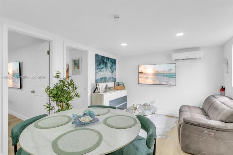 Villa ou maison à vendre à Miami, Floride: 7 chambres, 190.64 m2 № 2083608 - photo 30