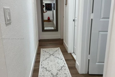 Villa ou maison à vendre à Miami, Floride: 7 chambres, 190.64 m2 № 2083608 - photo 19