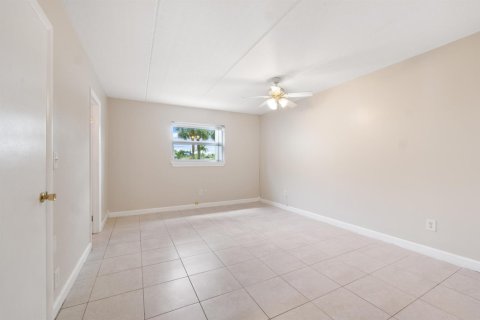 Condo in North Palm Beach, Florida, 3 bedrooms № 2260144 - photo 15