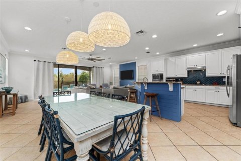 House in Four Corners, Florida 5 bedrooms, 297.75 sq.m. № 1780754 - photo 4