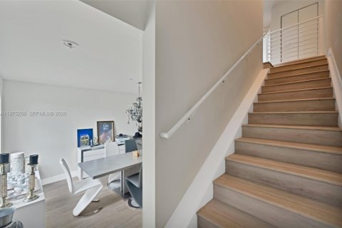 Touwnhouse à vendre à Miami, Floride: 2 chambres, 129.32 m2 № 2043371 - photo 9
