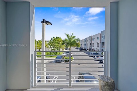 Touwnhouse à vendre à Miami, Floride: 2 chambres, 129.32 m2 № 2043371 - photo 20