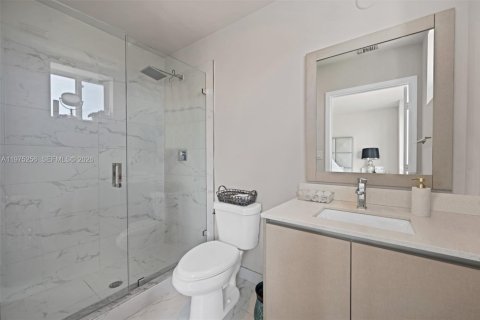 Touwnhouse à vendre à Miami, Floride: 2 chambres, 129.32 m2 № 2043371 - photo 14