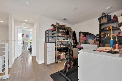 Touwnhouse à vendre à Miami, Floride: 2 chambres, 129.32 m2 № 2043371 - photo 18