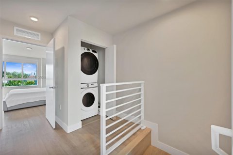 Touwnhouse à vendre à Miami, Floride: 2 chambres, 129.32 m2 № 2043371 - photo 10