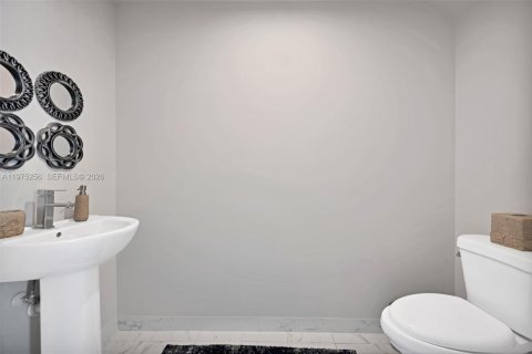 Touwnhouse à vendre à Miami, Floride: 2 chambres, 129.32 m2 № 2043371 - photo 19