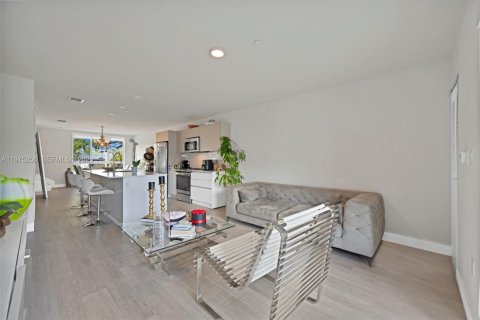 Touwnhouse à vendre à Miami, Floride: 2 chambres, 129.32 m2 № 2043371 - photo 3