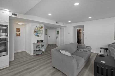 Copropriété à vendre à Saint Petersburg, Floride: 2 chambres, 122.17 m2 № 2308104 - photo 17