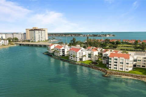 Condo à Saint Petersburg, Floride, 2 chambres  № 2308104