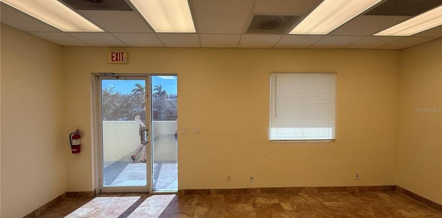 Immobilier commercial à West Palm Beach, Floride 121.33 m2 № 2200291