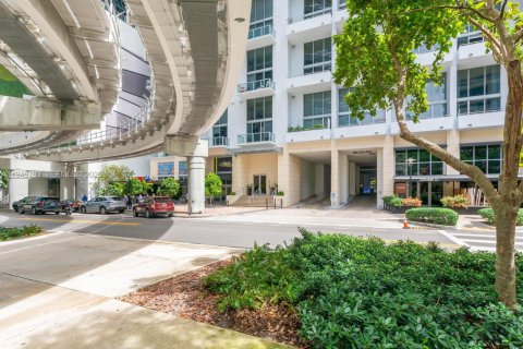Condo in Miami, Florida, 1 bedroom  № 2002276 - photo 6