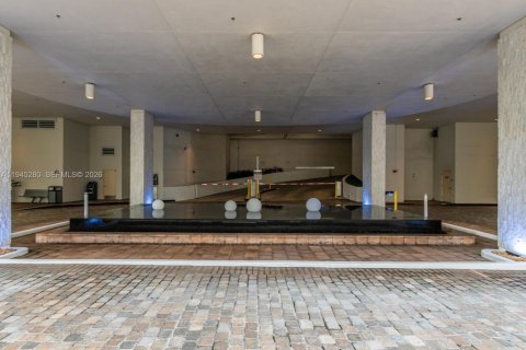 Condo in Miami, Florida, 1 bedroom  № 2002276 - photo 9