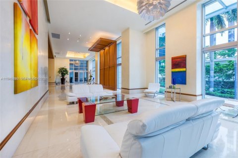 Condo in Miami, Florida, 1 bedroom  № 2002276 - photo 12