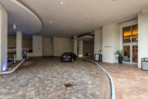 Condo in Miami, Florida, 1 bedroom  № 2002276 - photo 7