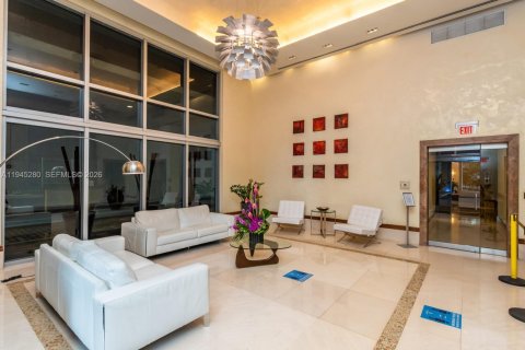 Condo in Miami, Florida, 1 bedroom  № 2002276 - photo 8