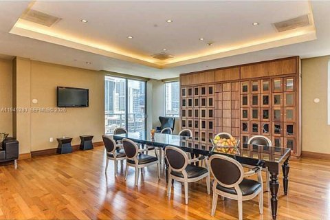 Condo in Miami, Florida, 1 bedroom  № 2002276 - photo 13