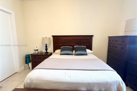 Condo in Miami, Florida, 1 bedroom  № 2002276 - photo 4