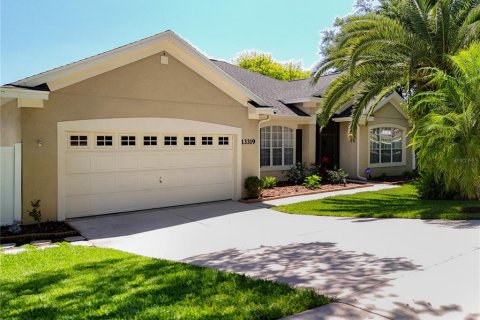 House in Clermont, Florida 3 bedrooms, 185.8 sq.m. № 1636969 - photo 1