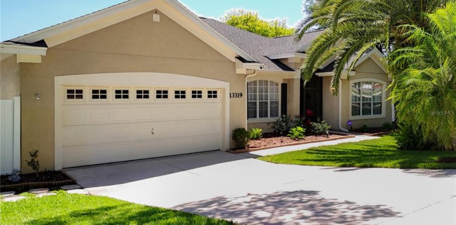 House in Clermont, Florida 3 bedrooms, 185.8 sq.m. № 1636969