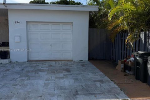 Снять в аренду коммерческую недвижимость в Майами-Бич, Флорида 27.87м2, № 1989302 - фото 1