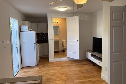 Снять в аренду коммерческую недвижимость в Майами-Бич, Флорида 27.87м2, № 1989302 - фото 11