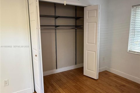 Снять в аренду коммерческую недвижимость в Майами-Бич, Флорида 27.87м2, № 1989302 - фото 10