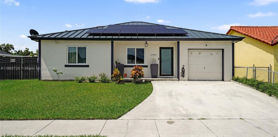 House in Miami, Florida 3 bedrooms, 130.06 sq.m. № 1895489