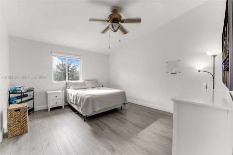 Touwnhouse à vendre à Miami, Floride: 3 chambres, 135.82 m2 № 2407829 - photo 14