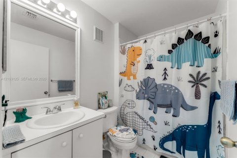 Touwnhouse à vendre à Miami, Floride: 3 chambres, 135.82 m2 № 2407829 - photo 13