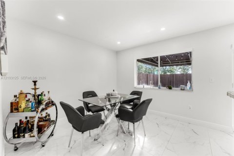 Touwnhouse à vendre à Miami, Floride: 3 chambres, 135.82 m2 № 2407829 - photo 6
