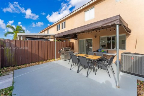 Touwnhouse à vendre à Miami, Floride: 3 chambres, 135.82 m2 № 2407829 - photo 22