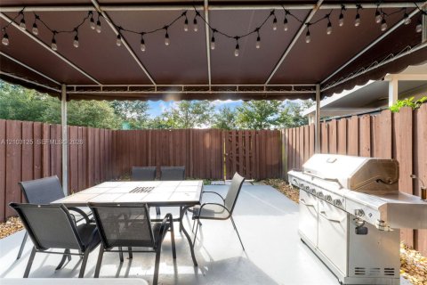 Touwnhouse à vendre à Miami, Floride: 3 chambres, 135.82 m2 № 2407829 - photo 20