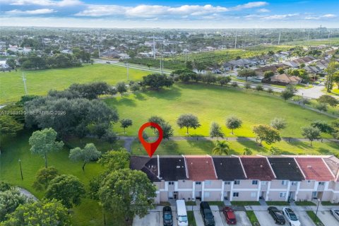 Touwnhouse à vendre à Miami, Floride: 3 chambres, 135.82 m2 № 2407829 - photo 25