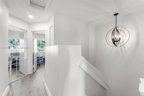 Touwnhouse à vendre à Miami, Floride: 3 chambres, 135.82 m2 № 2407829 - photo 12