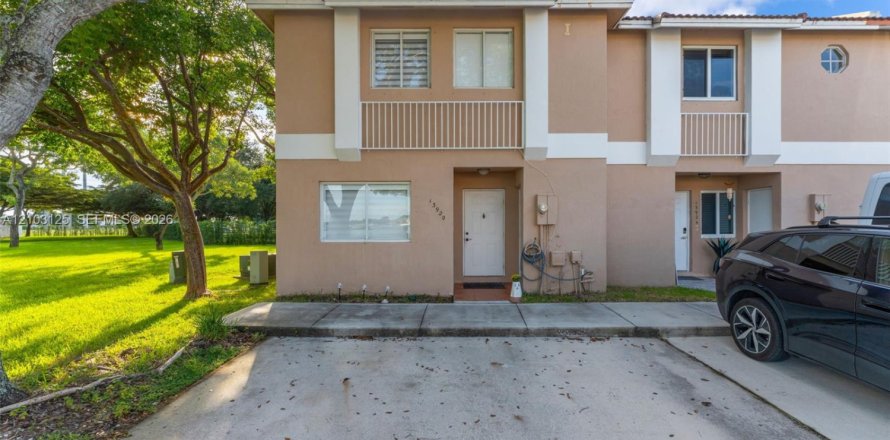 Touwnhouse à Miami, Floride 3 chambres, 135.82 m2 № 2407829