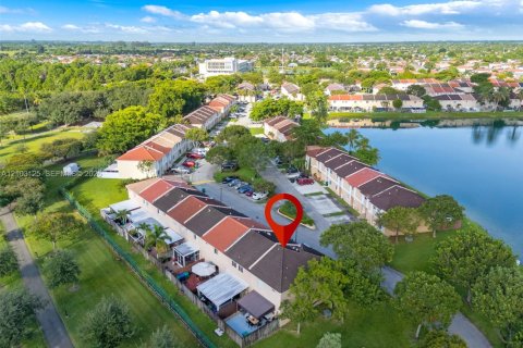 Touwnhouse à vendre à Miami, Floride: 3 chambres, 135.82 m2 № 2407829 - photo 24