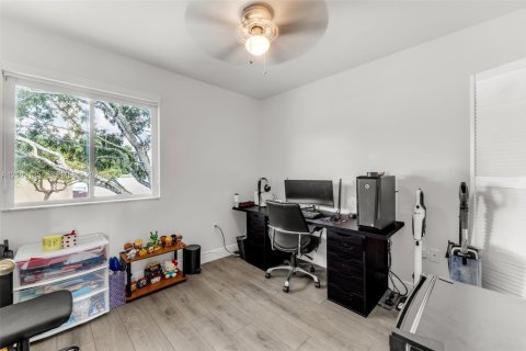 Touwnhouse à vendre à Miami, Floride: 3 chambres, 135.82 m2 № 2407829 - photo 19