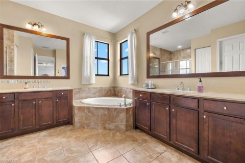 House in Ave Maria, Florida 4 bedrooms, 302.68 sq.m. № 1938667 - photo 26