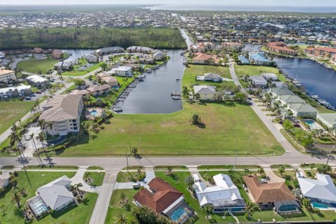 Propiedad comercial en Punta Gorda, Florida № 2080792