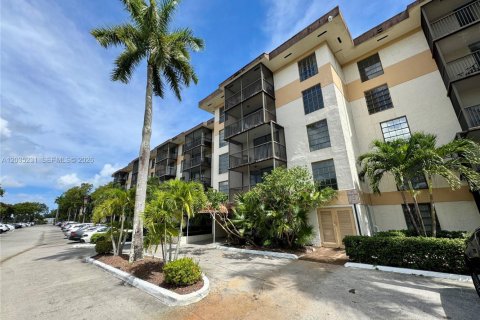 Copropriété à louer à Lauderhill, Floride: 1 chambre, 77.39 m2 № 2085284 - photo 10