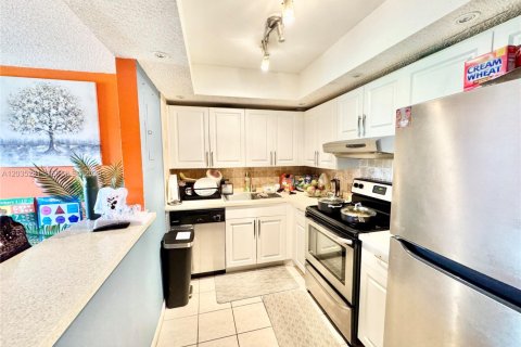 Copropriété à louer à Lauderhill, Floride: 1 chambre, 77.39 m2 № 2085284 - photo 4