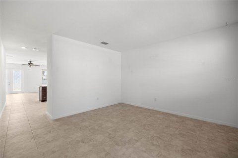 House in Ocala, Florida 3 bedrooms, 172.43 sq.m. № 1905030 - photo 2