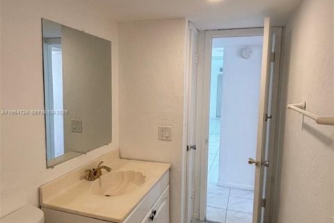 Condominio en alquiler en Plantation, Florida, 2 dormitorios, 76.92 m2 № 2026319 - foto 19