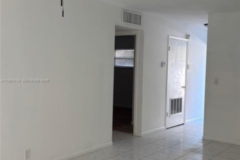 Condominio en alquiler en Plantation, Florida, 2 dormitorios, 76.92 m2 № 2026319 - foto 8